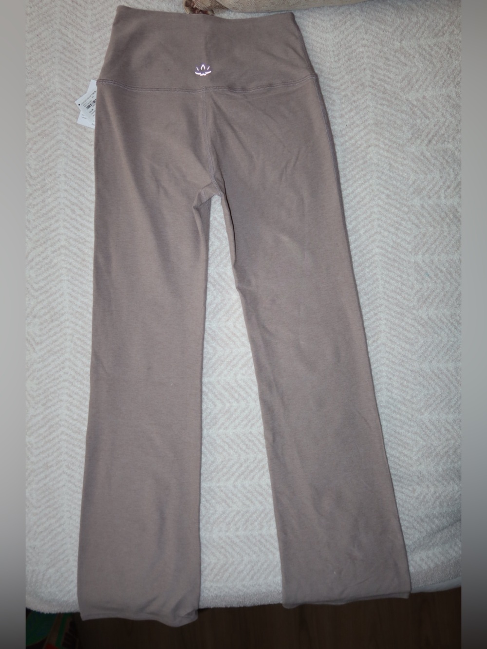 Beyond Yoga High-Rise Wide-Leg Leggings in Taupe - Picture 4 of 5